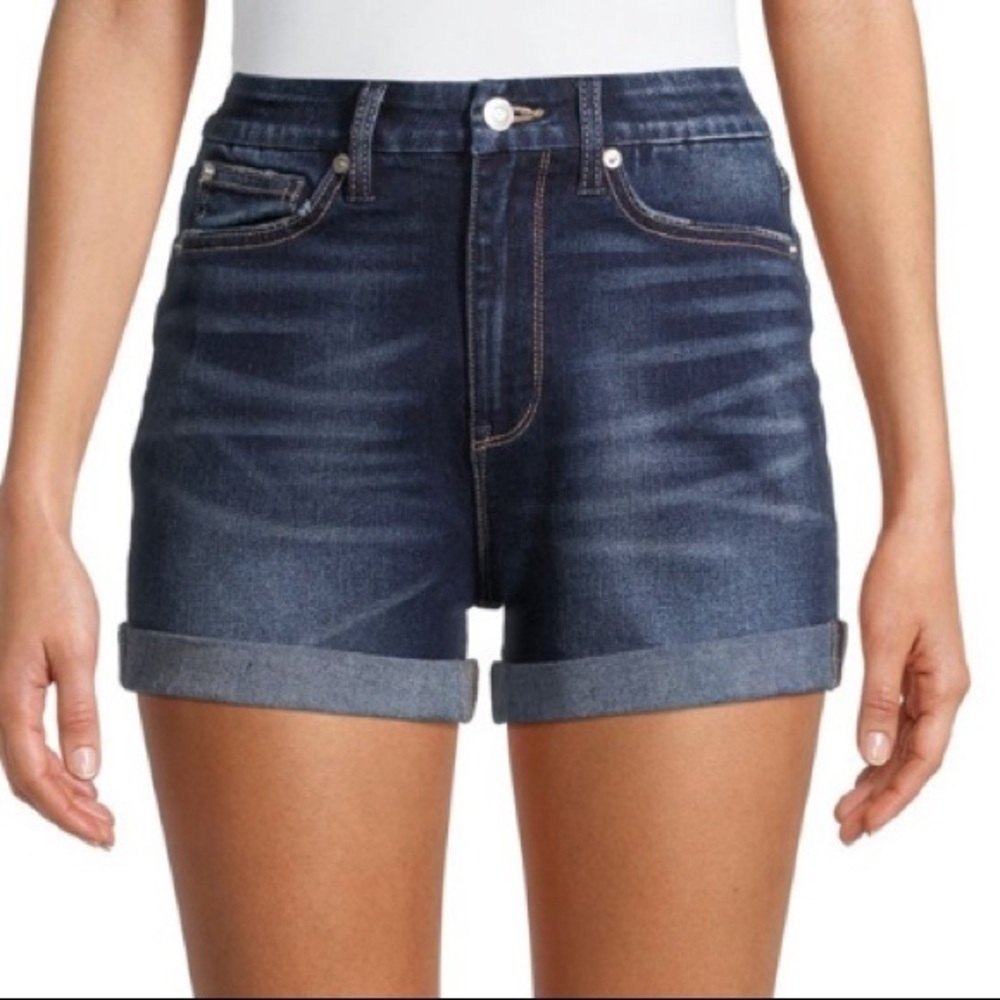 No Boundaries size 17 dark blue wash distressed cuffed Curvy Mom 3” jean shorts